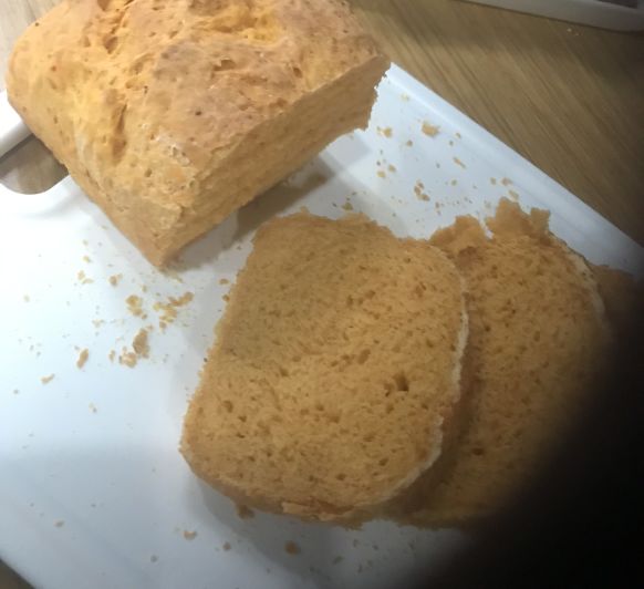 Pan de molde con piquillos y ajo en polvo,vale mucho la pena!!!