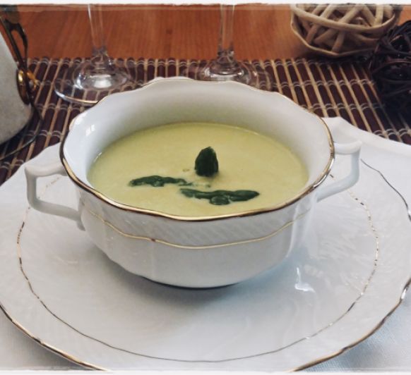 Crema ligera de espárragos verdes