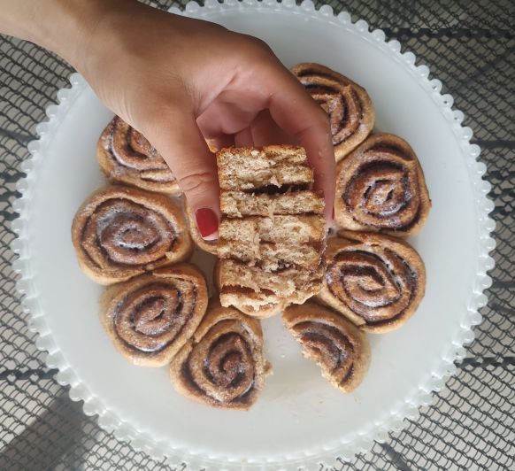 ROLLITOS DE CANELA (¡Y TE TRAIGO UN REGALO AL FINAL!)